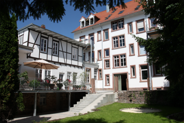 1 Kernsanierung und Dachausbau eines denkmalgeschützten Altbaus in Durlach