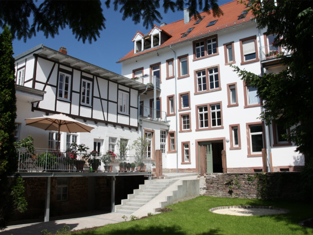 1 Kernsanierung und Dachausbau eines denkmalgeschützten Altbaus in Durlach