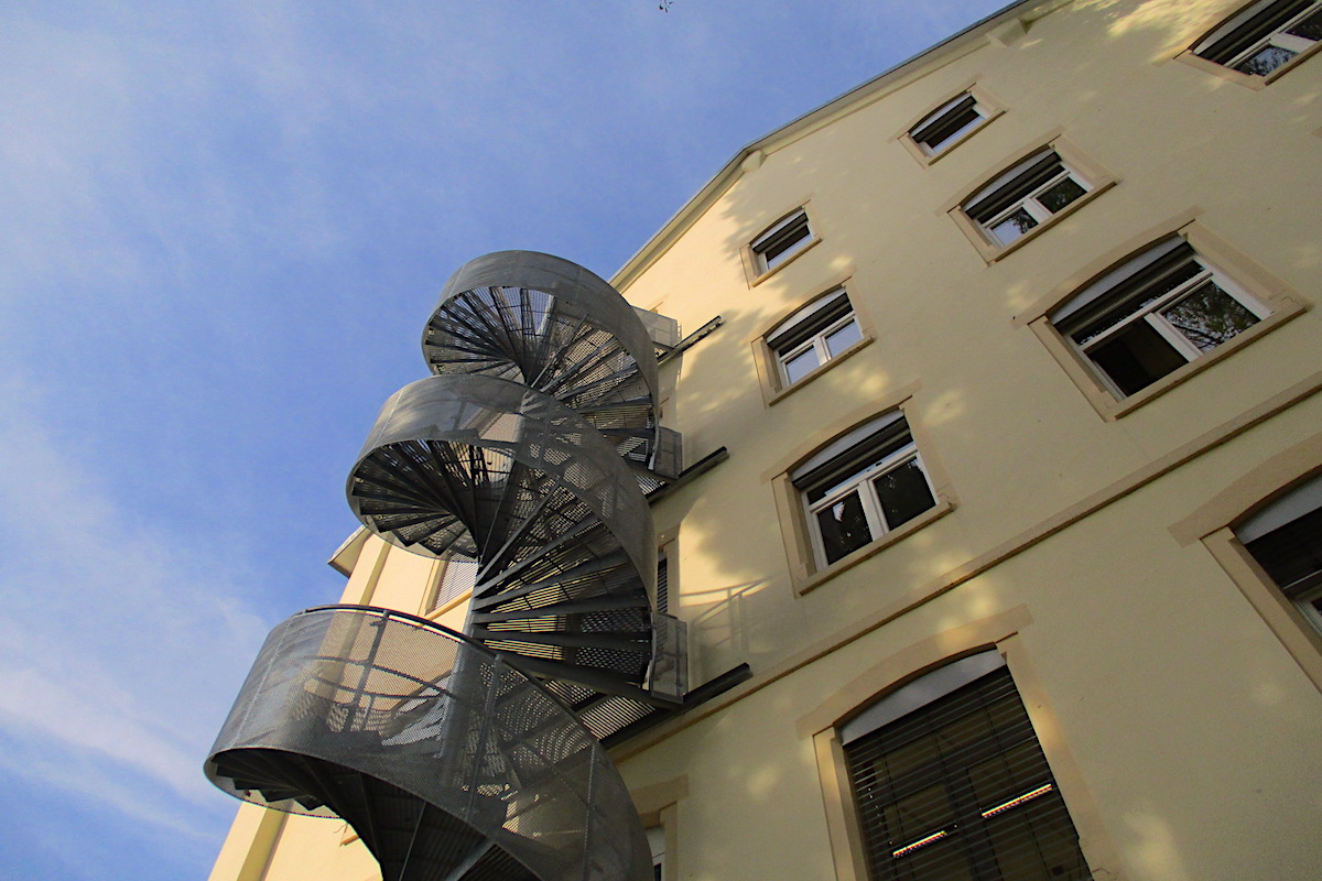 Bau einer Fluchttreppe in der Raumfabrik Durlach - Krüger Architektur